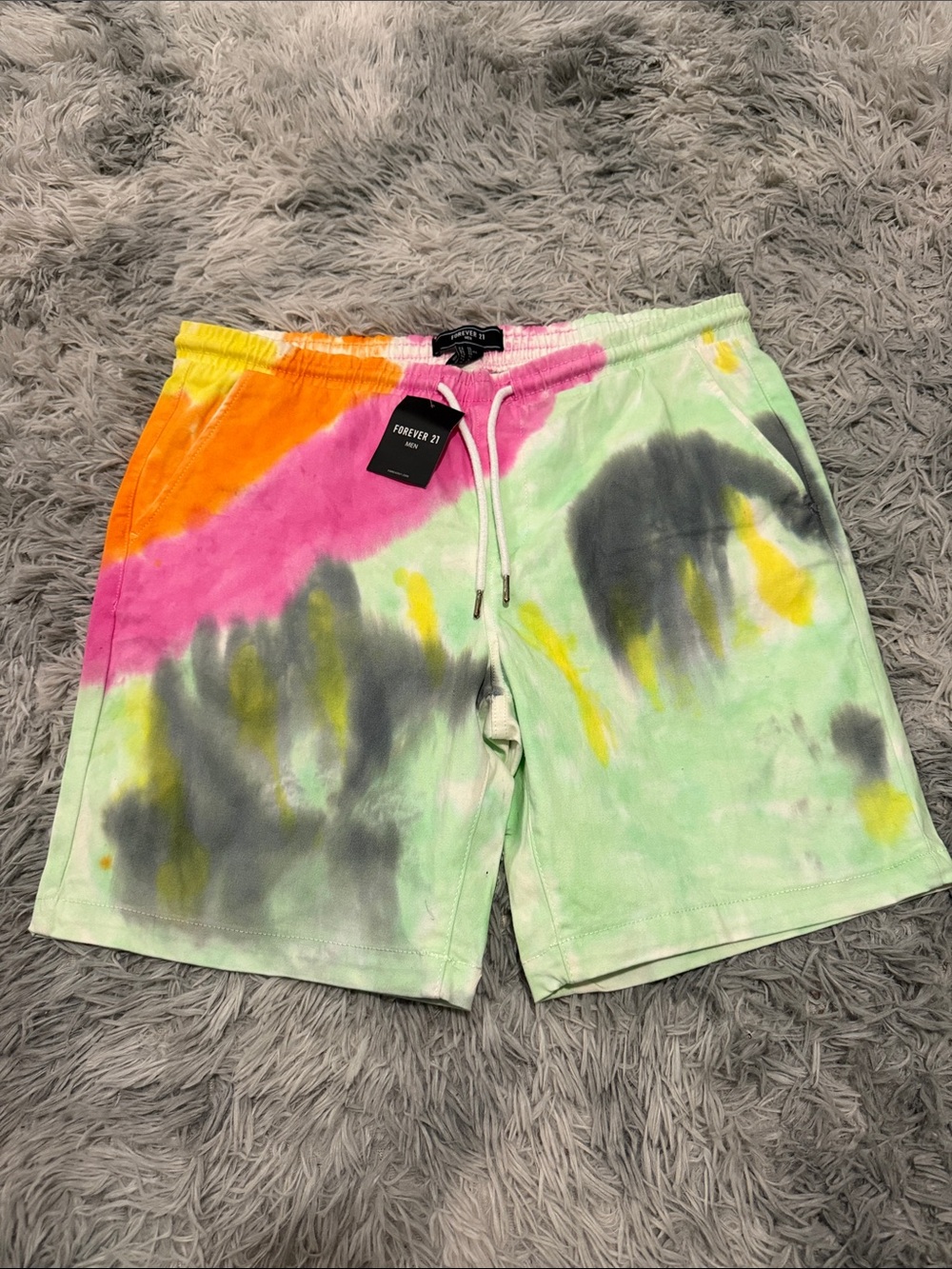 Men’s Forever 21 shorts XL new